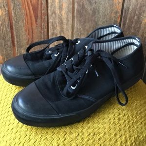 BANGS low tops size 8.